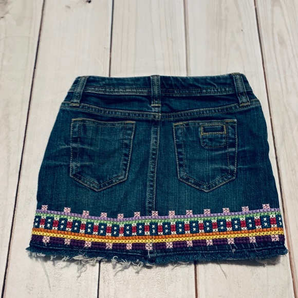 Cute Gap Embroidered Denim skirt - Picture 5 of 5